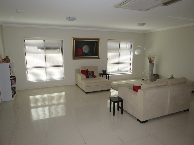 31 Wright Street, Emerald QLD 4720