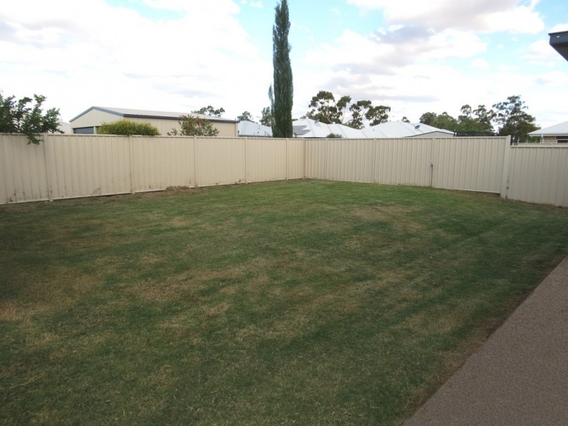 31 Wright Street, Emerald QLD 4720