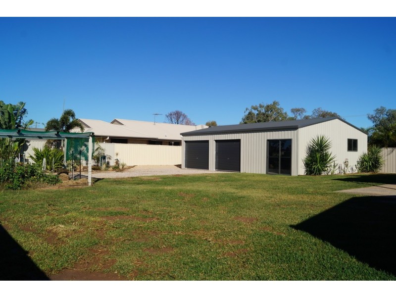 75 Blue Gums Dr, Emerald QLD 4720