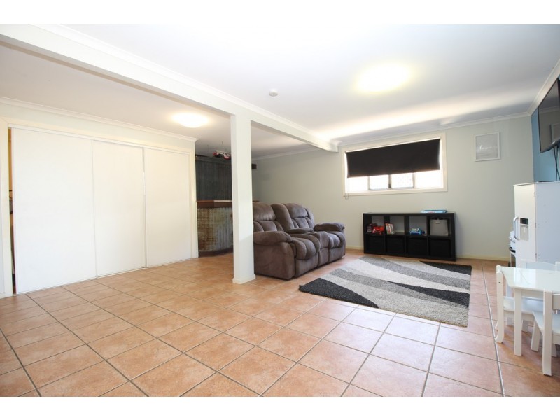 11 Park Avenue, Emerald QLD 4720