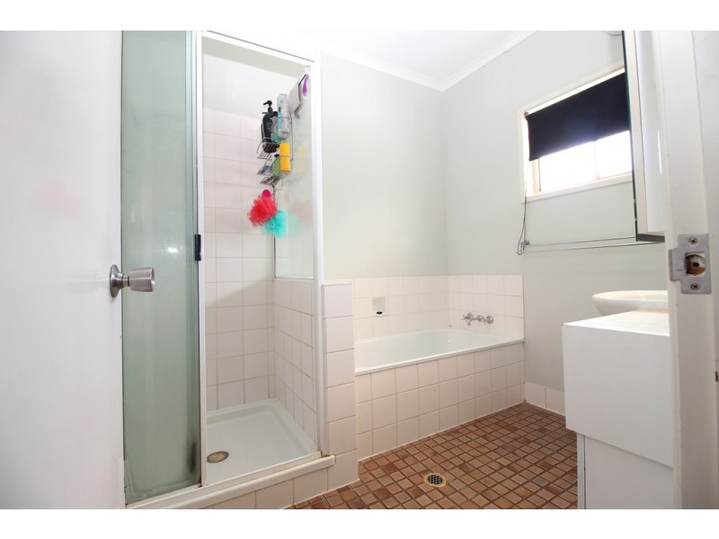 11 Park Avenue, Emerald QLD 4720
