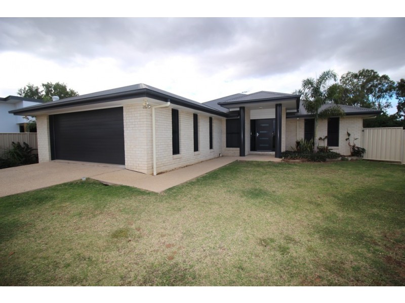 63 Newman Drive, Emerald QLD 4720
