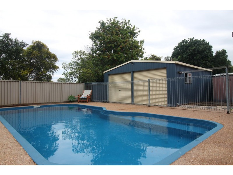 4A Shepherd Grove, Emerald QLD 4720