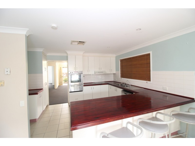 4A Shepherd Grove, Emerald QLD 4720