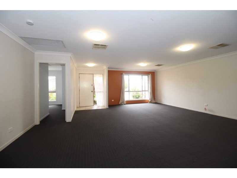 4A Shepherd Grove, Emerald QLD 4720