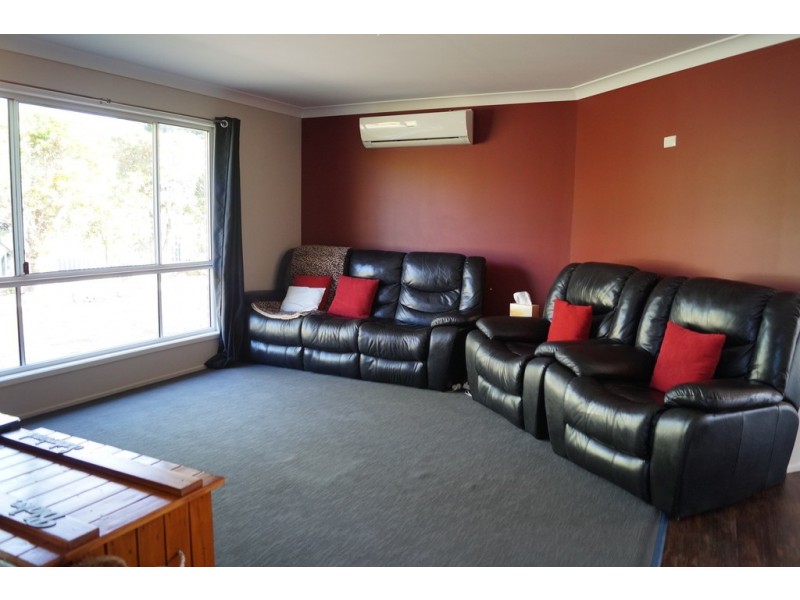 64 Staal Cres, Emerald QLD 4720