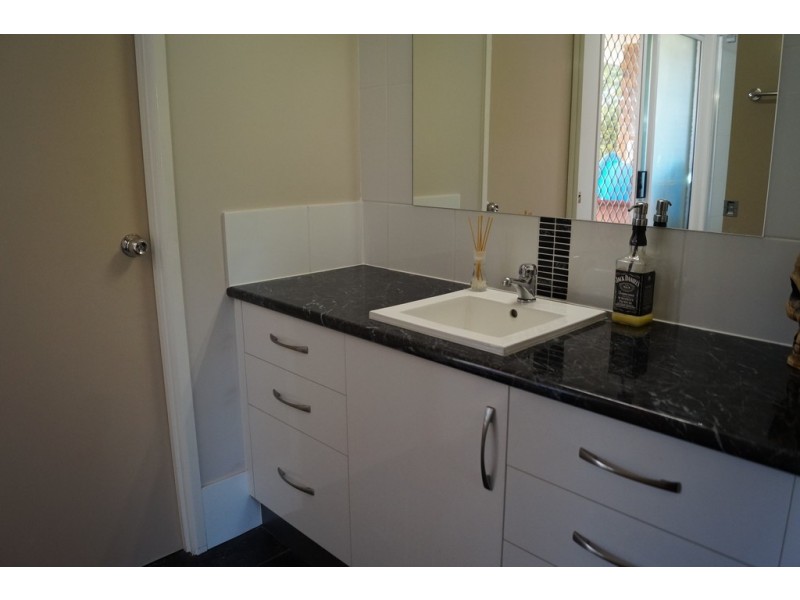 64 Staal Cres, Emerald QLD 4720