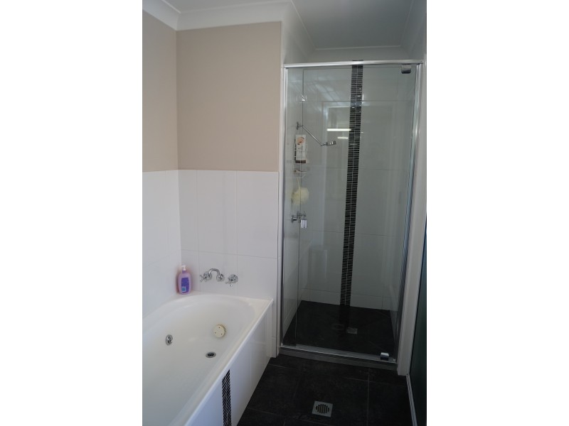 64 Staal Cres, Emerald QLD 4720