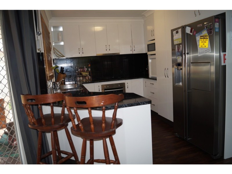 64 Staal Cres, Emerald QLD 4720