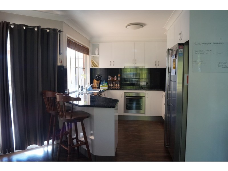 64 Staal Cres, Emerald QLD 4720