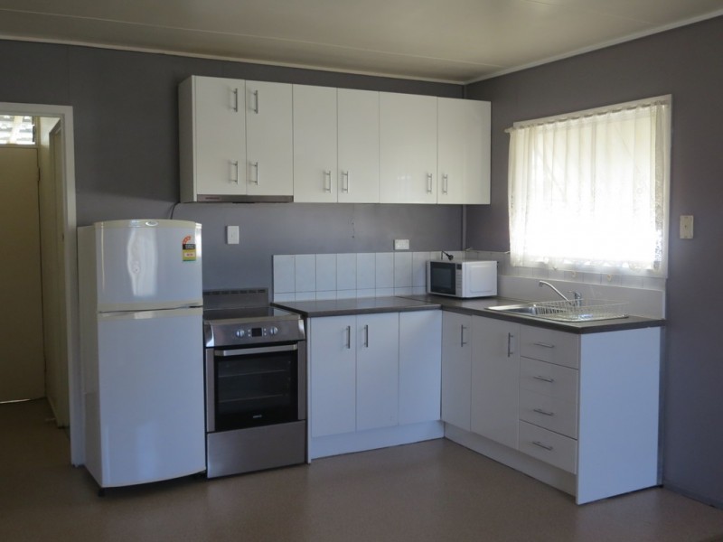 2/24 Old Airport Drive, Emerald QLD 4720