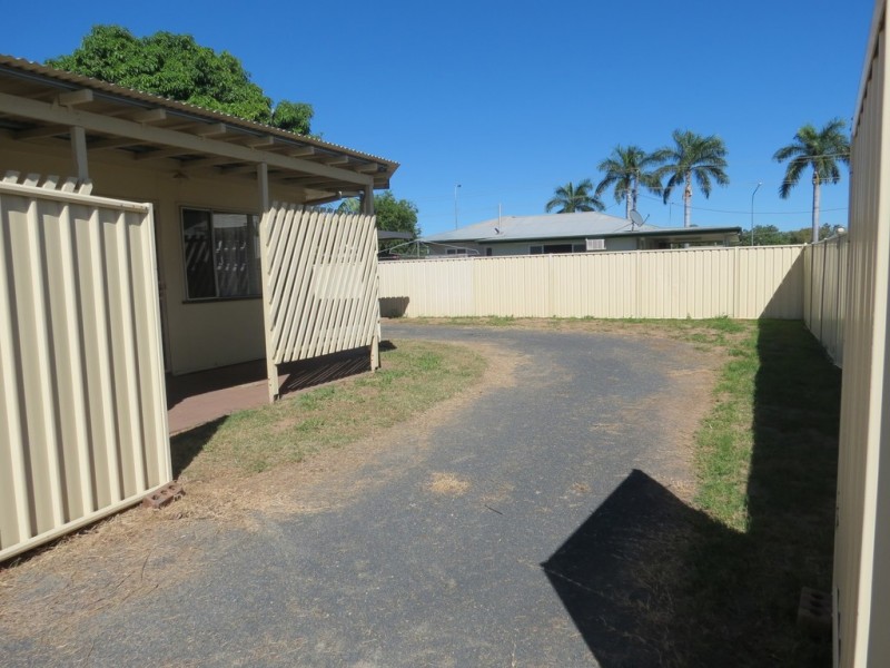 2/24 Old Airport Drive, Emerald QLD 4720