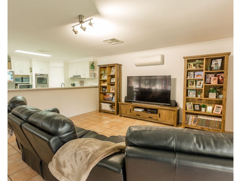 20B Crendon St, Emerald QLD 4720