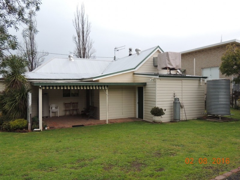 8 Chappell Ave, Coonabarabran NSW 2357