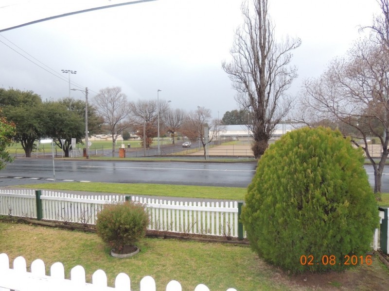 8 Chappell Ave, Coonabarabran NSW 2357