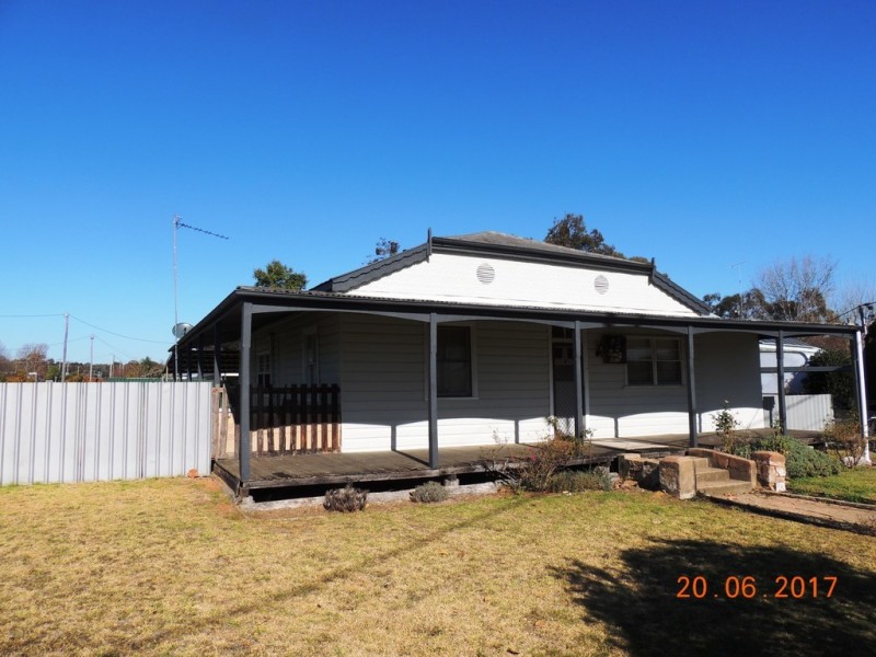 60 Edwards St, Coonabarabran NSW 2357