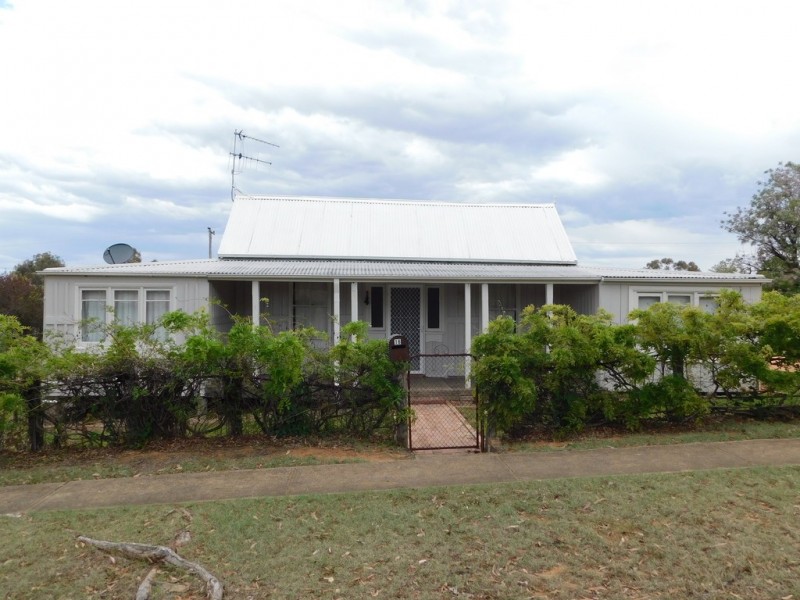 16 North St, Coonabarabran NSW 2357