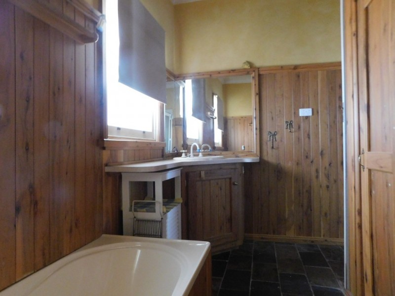 29 Charles St, Coonabarabran NSW 2357