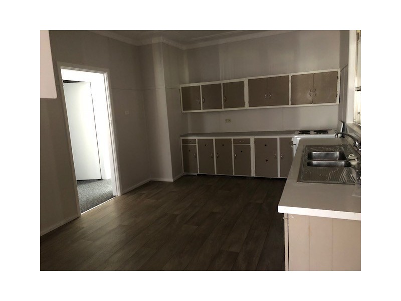 27 Knight St, Coonabarabran NSW 2357
