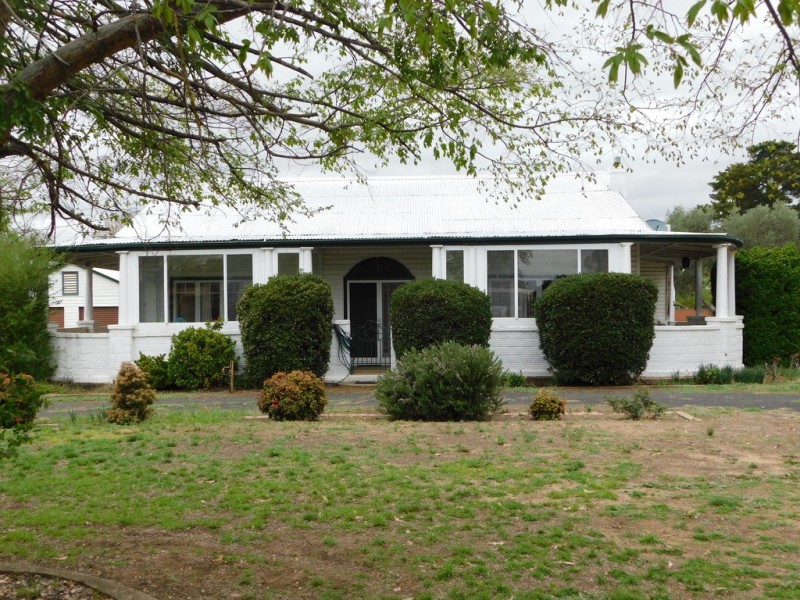 2-4 Myall St, Binnaway NSW 2395