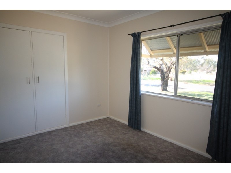 33 Guest Street, Narrabri NSW 2390