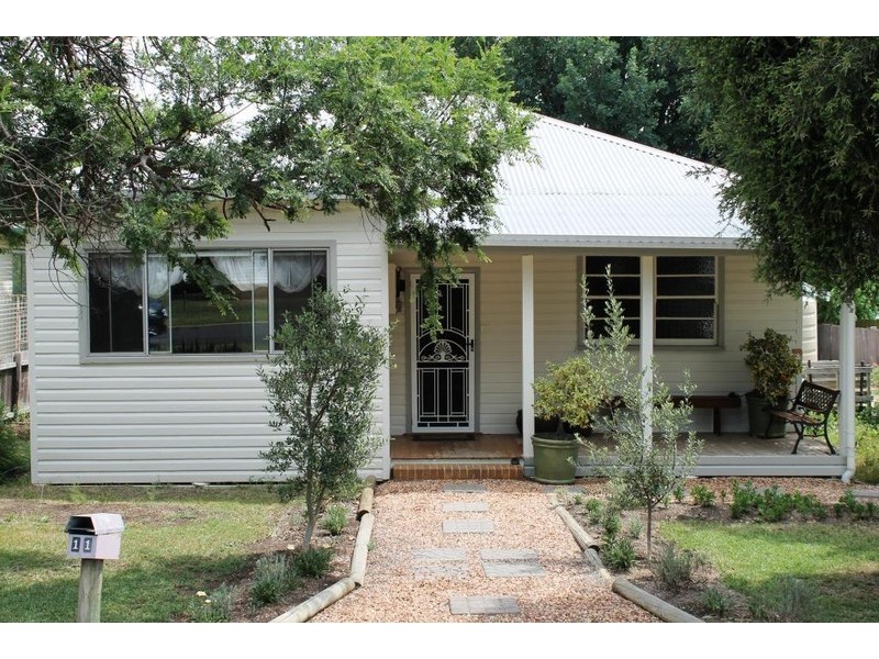 11 Shirley Street, Inverell NSW 2360