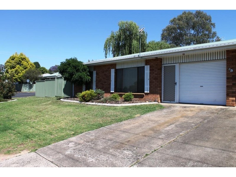 1/45 Queens Terrace, Inverell NSW 2360