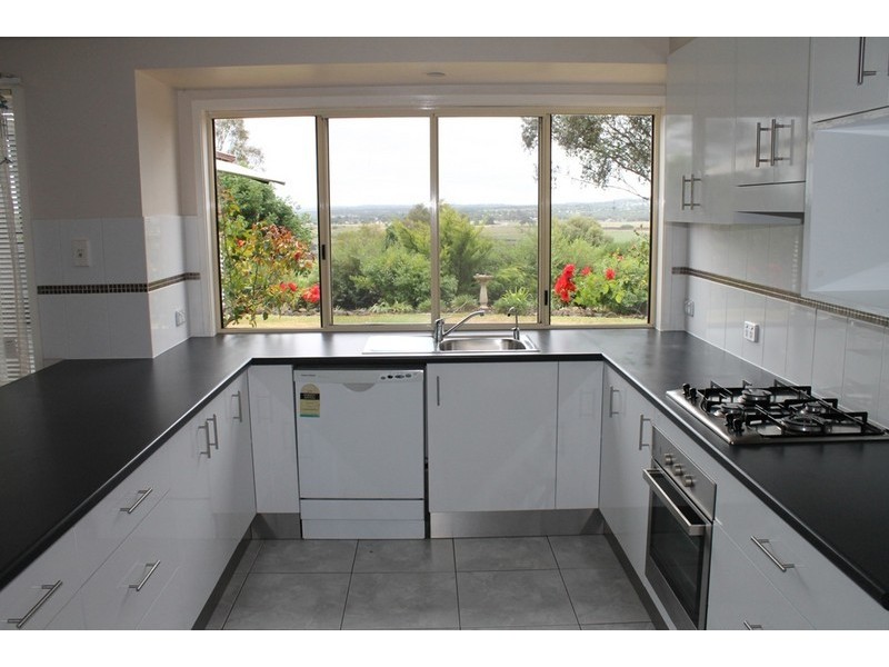 16 Osterley Terrace, Inverell NSW 2360