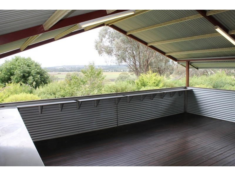 16 Osterley Terrace, Inverell NSW 2360