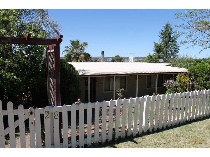28 Lewin Street, Inverell NSW 2360
