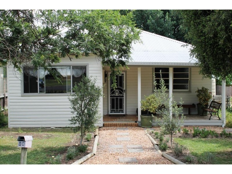 11 Shirley Street, Inverell NSW 2360
