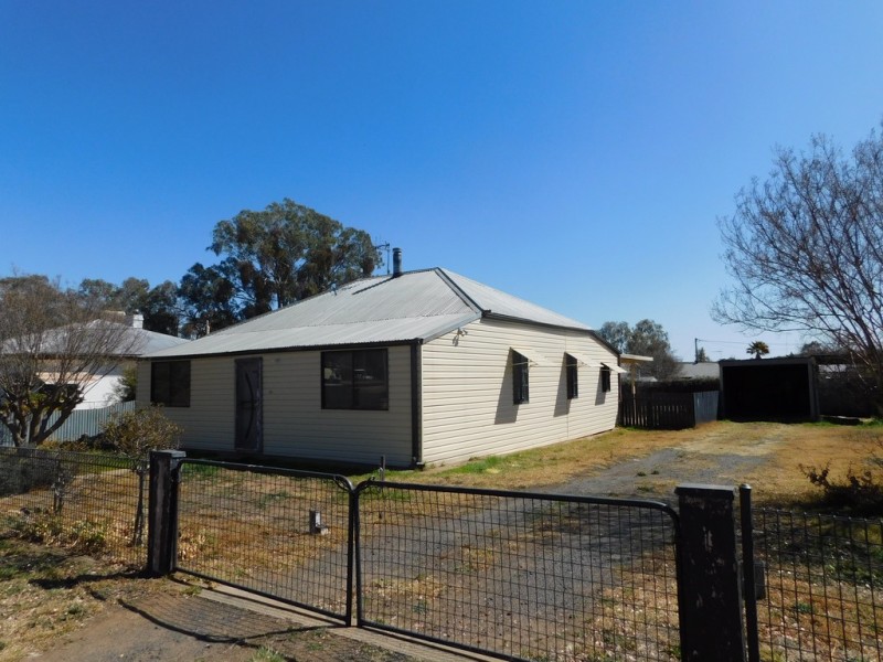 35 Edwards St, Coonabarabran NSW 2357