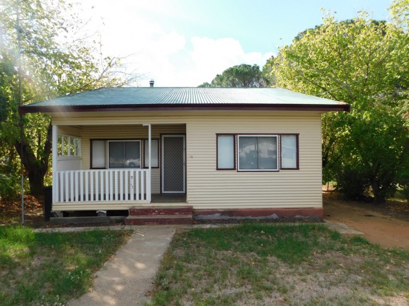 73 Edwards St, Coonabarabran NSW 2357