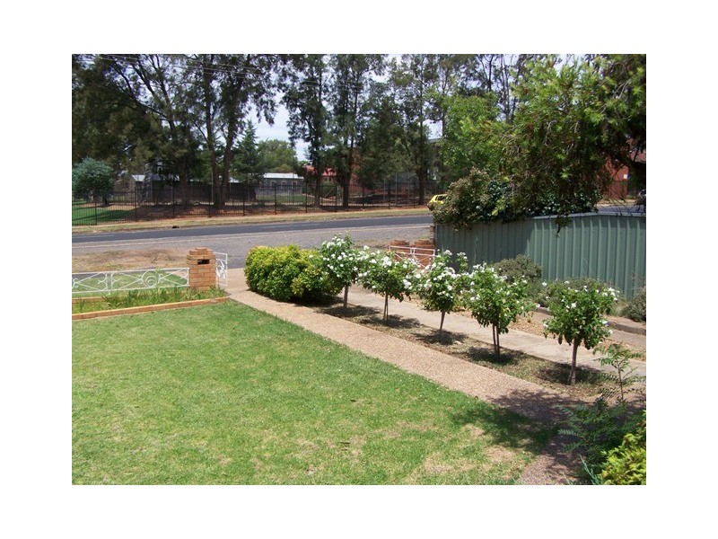 5 Arthur Street, Wellington NSW 2820