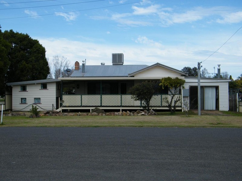 30 Pryor Street, Quirindi NSW 2343