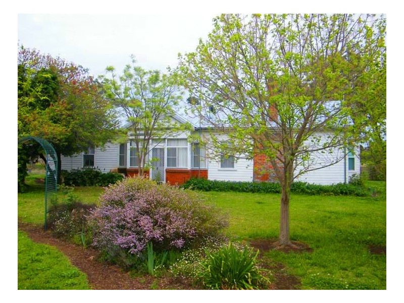 THE GUMS, Warrah Ck Rd, Willow Tree NSW 2339