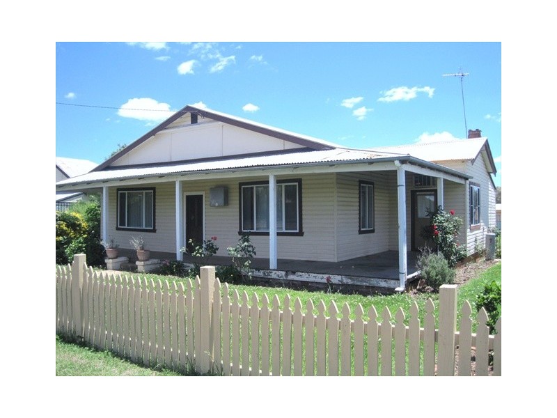 77 Dalgarno St, Coonabarabran NSW 2357