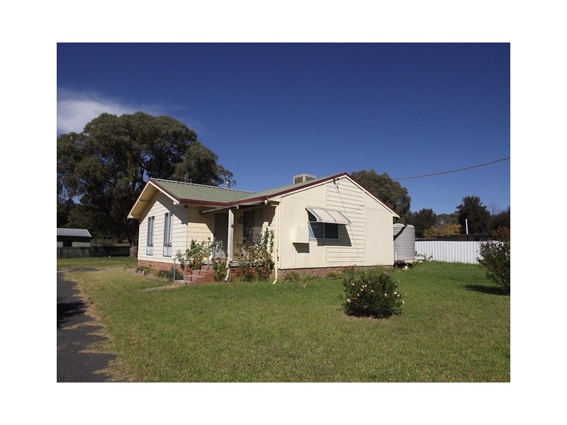 6 Park St, Binnaway NSW 2395