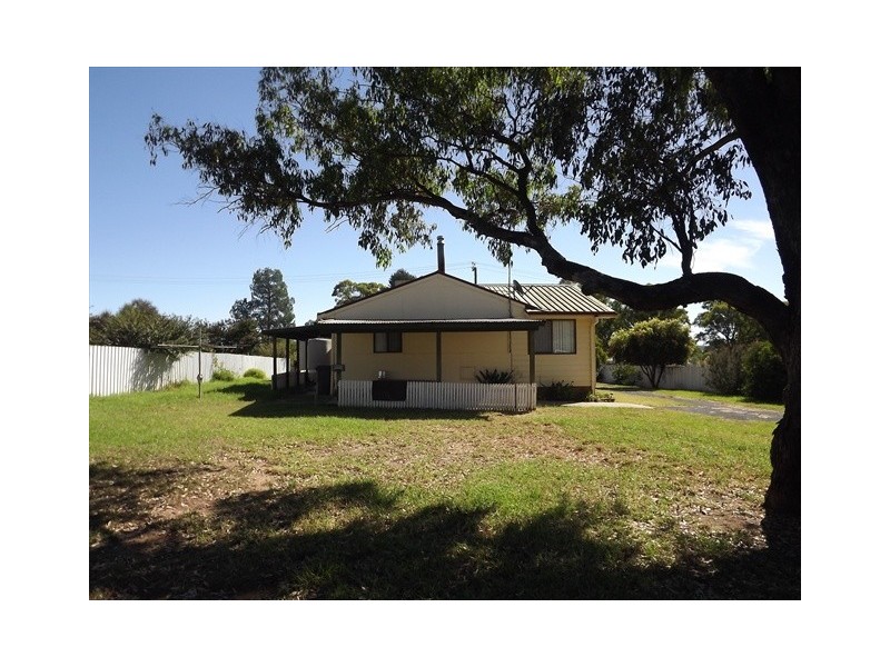 6 Park St, Binnaway NSW 2395