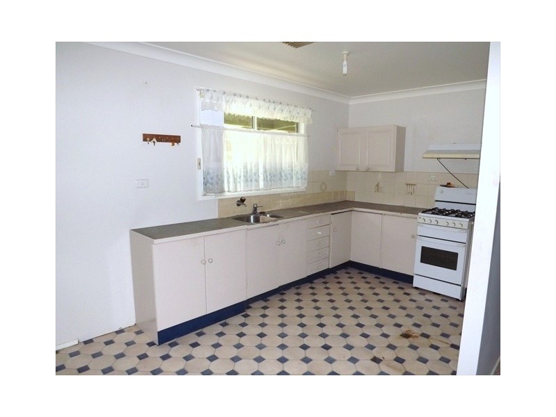 6 Park St, Binnaway NSW 2395