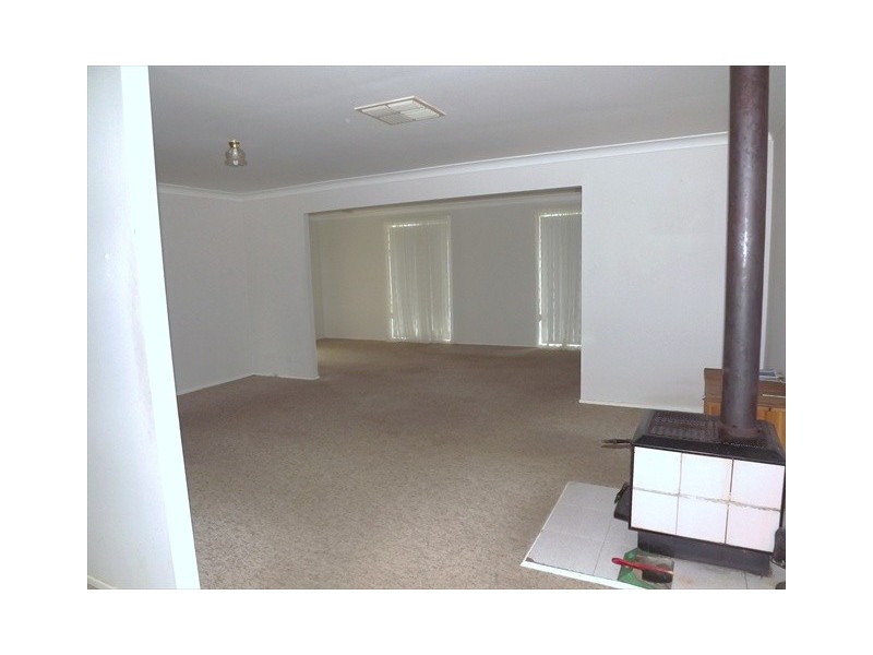 6 Park St, Binnaway NSW 2395