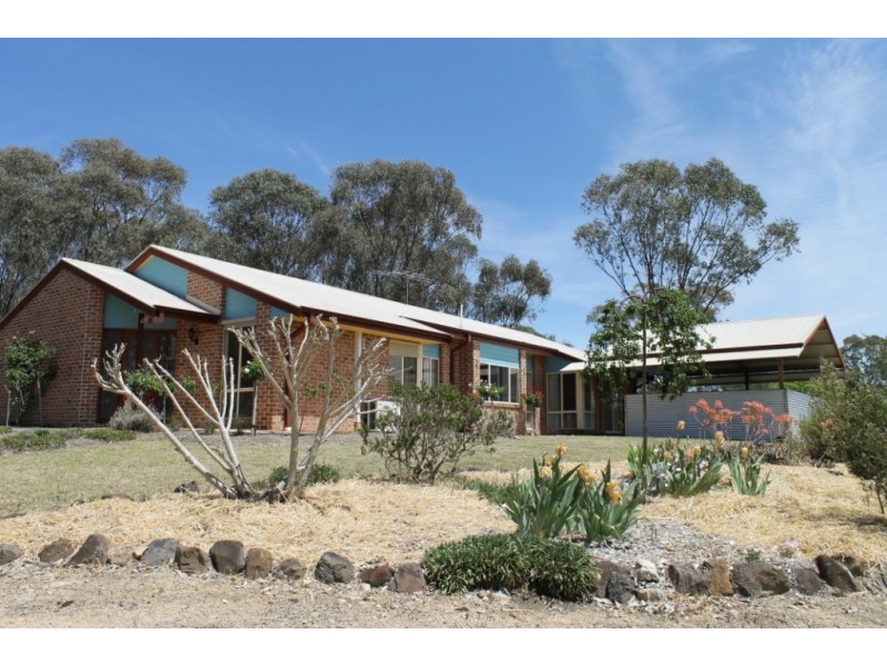 16 Osterley Terrace, Inverell NSW 2360