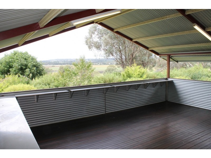 16 Osterley Terrace, Inverell NSW 2360