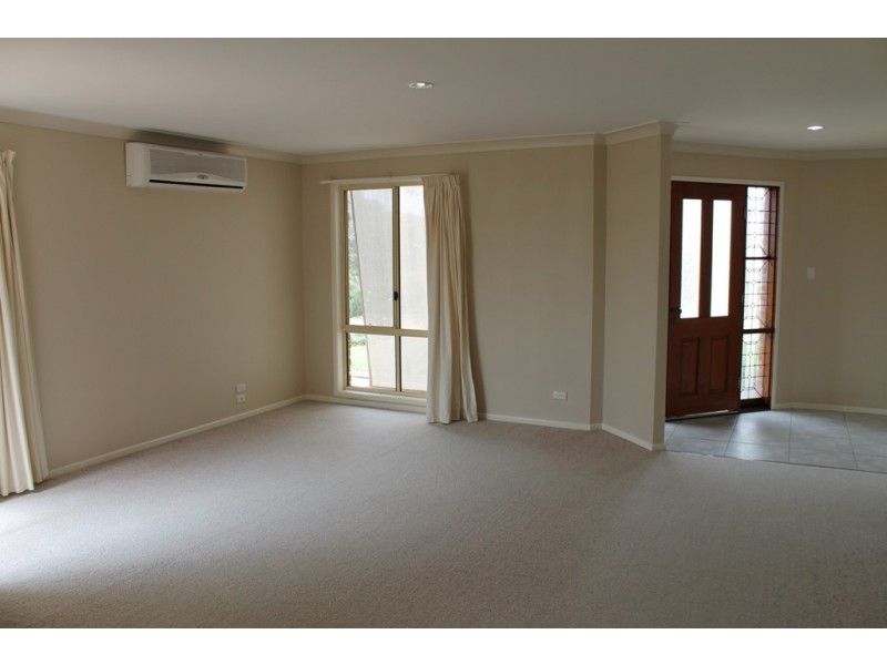 16 Osterley Terrace, Inverell NSW 2360