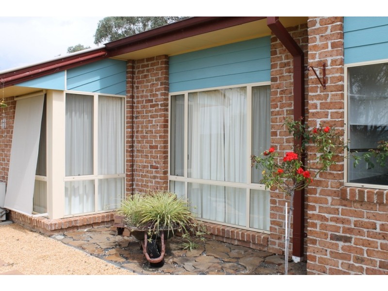 16 Osterley Terrace, Inverell NSW 2360