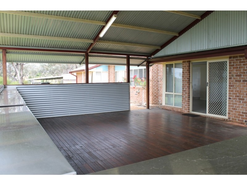 16 Osterley Terrace, Inverell NSW 2360