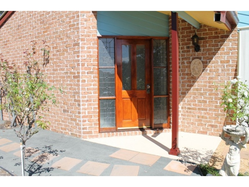 16 Osterley Terrace, Inverell NSW 2360