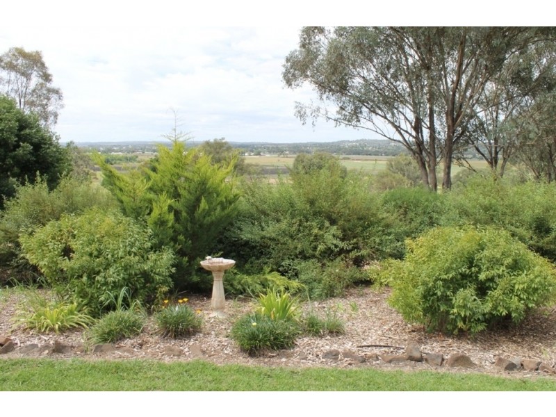 16 Osterley Terrace, Inverell NSW 2360