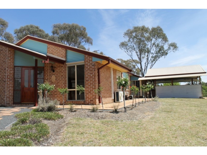 16 Osterley Terrace, Inverell NSW 2360