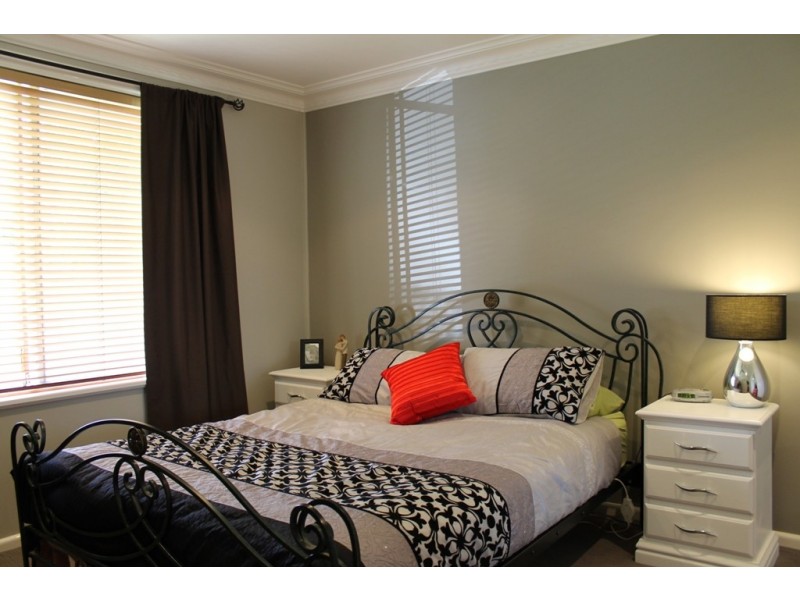 94 Warialda Rd, Inverell NSW 2360